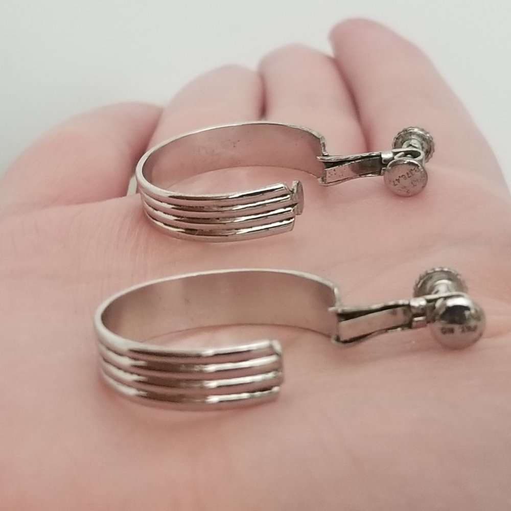 vtg Napier silvertone screwback hoop earrings w hinge - Picture 7 of 13